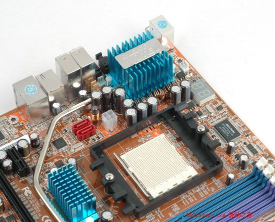 AMD平台高端之选——升技AN8 32X主板