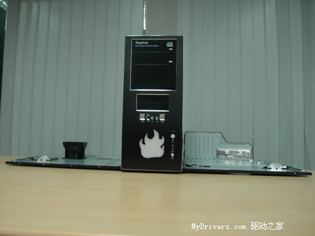 超频DIY绝配——鑫谷蝶式双开门机箱